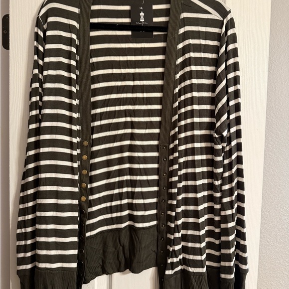 Zenana Outfitters Green and White Striped Cardigan - Picture 1 of 3